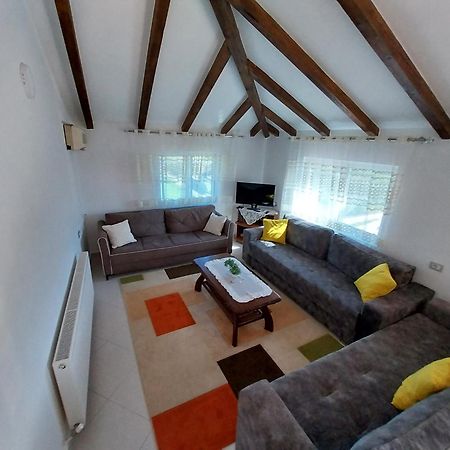 Guest House Ilir Berat Exterior foto