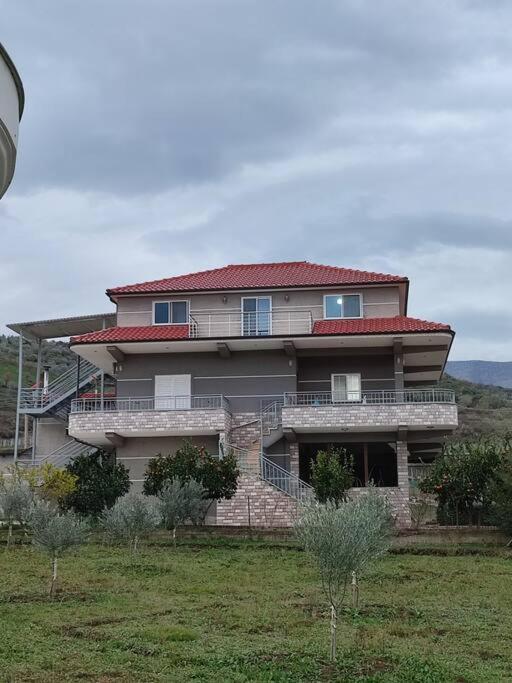 Guest House Ilir Berat Exterior foto