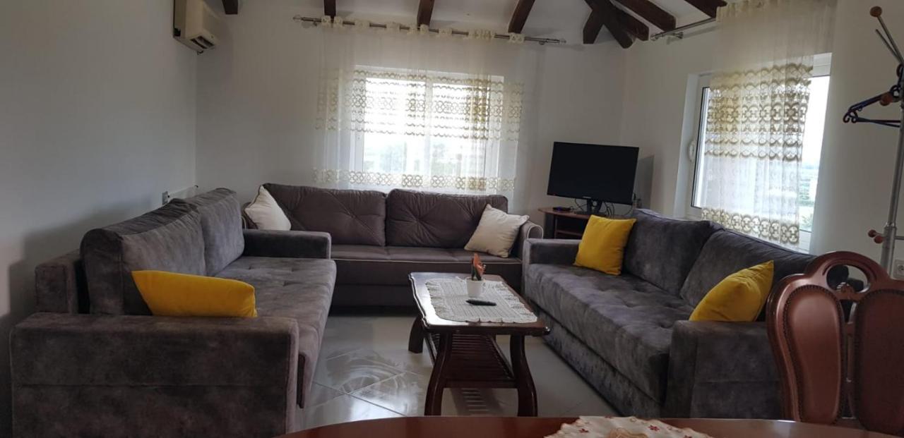 Guest House Ilir Berat Exterior foto