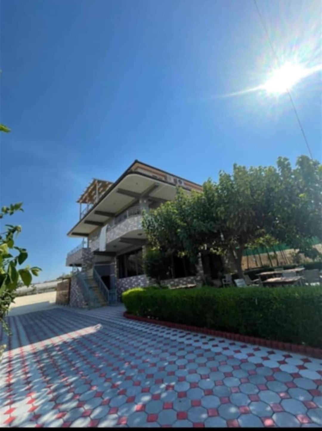 Guest House Ilir Berat Exterior foto