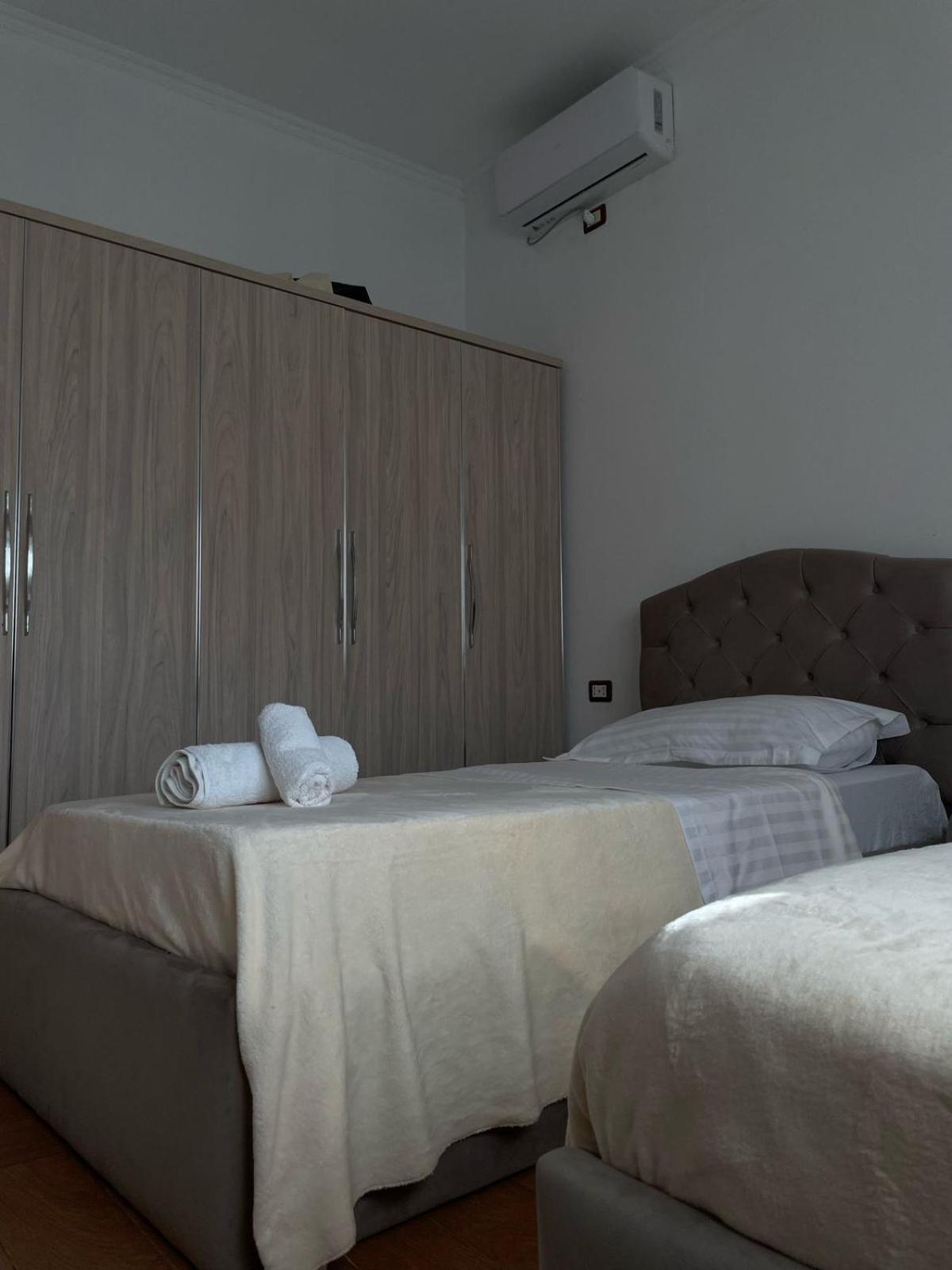 Guest House Ilir Berat Exterior foto