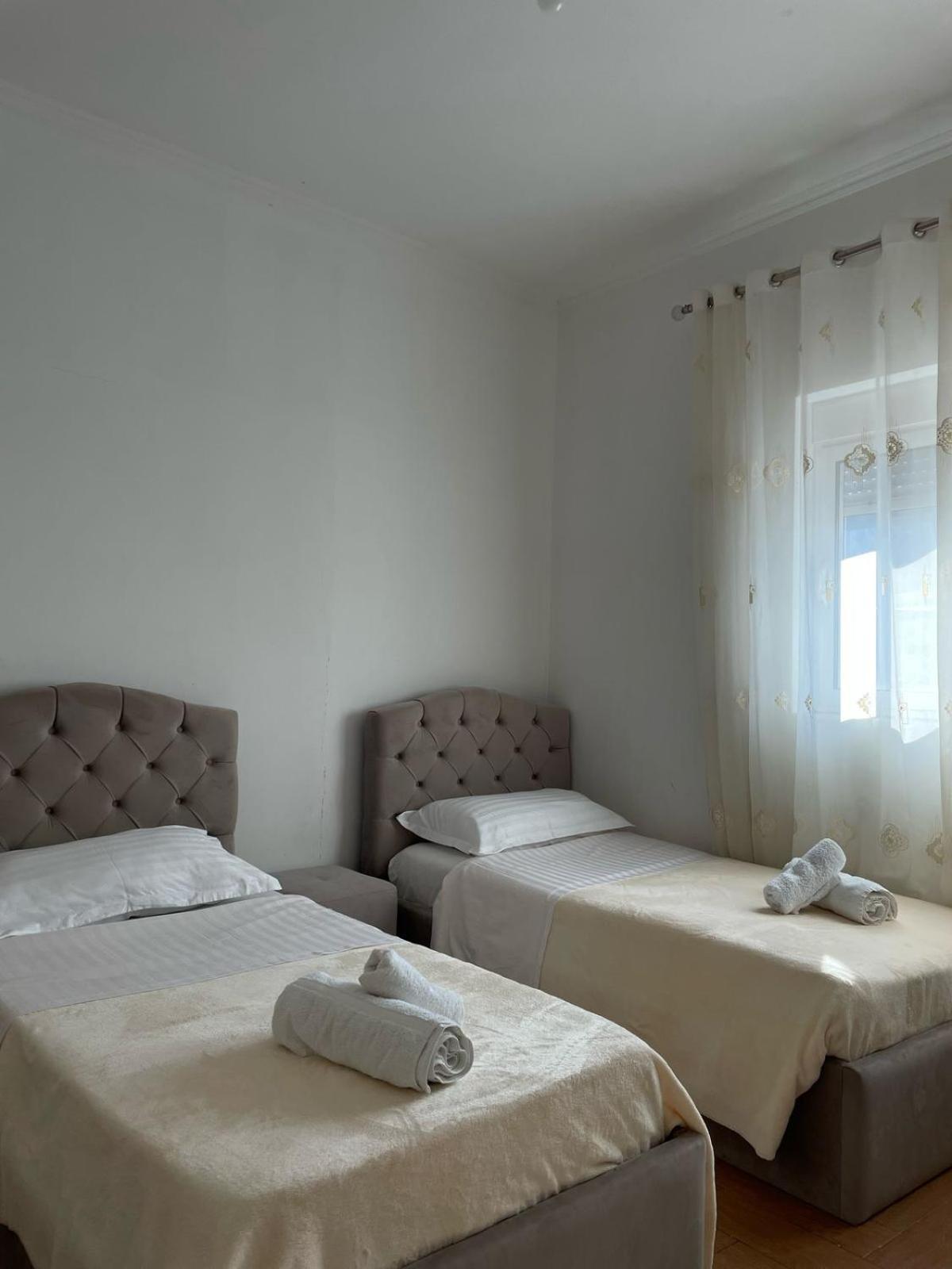 Guest House Ilir Berat Exterior foto